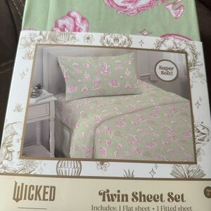 Wicked Twin Sheet Set - Mint Green and Pink Floral
